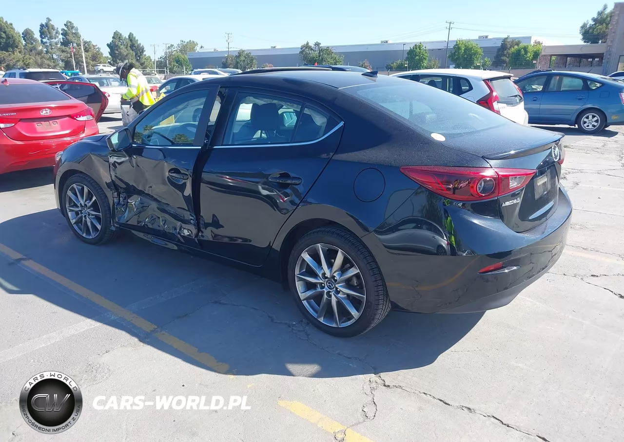2018 Mazda Mazda3 Grand Touring VIN:3MZBN1W37JM239039 - 3