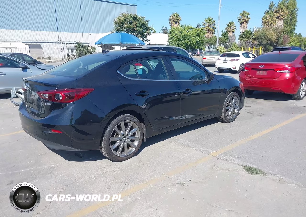 2018 Mazda Mazda3 Grand Touring VIN:3MZBN1W37JM239039 - 4