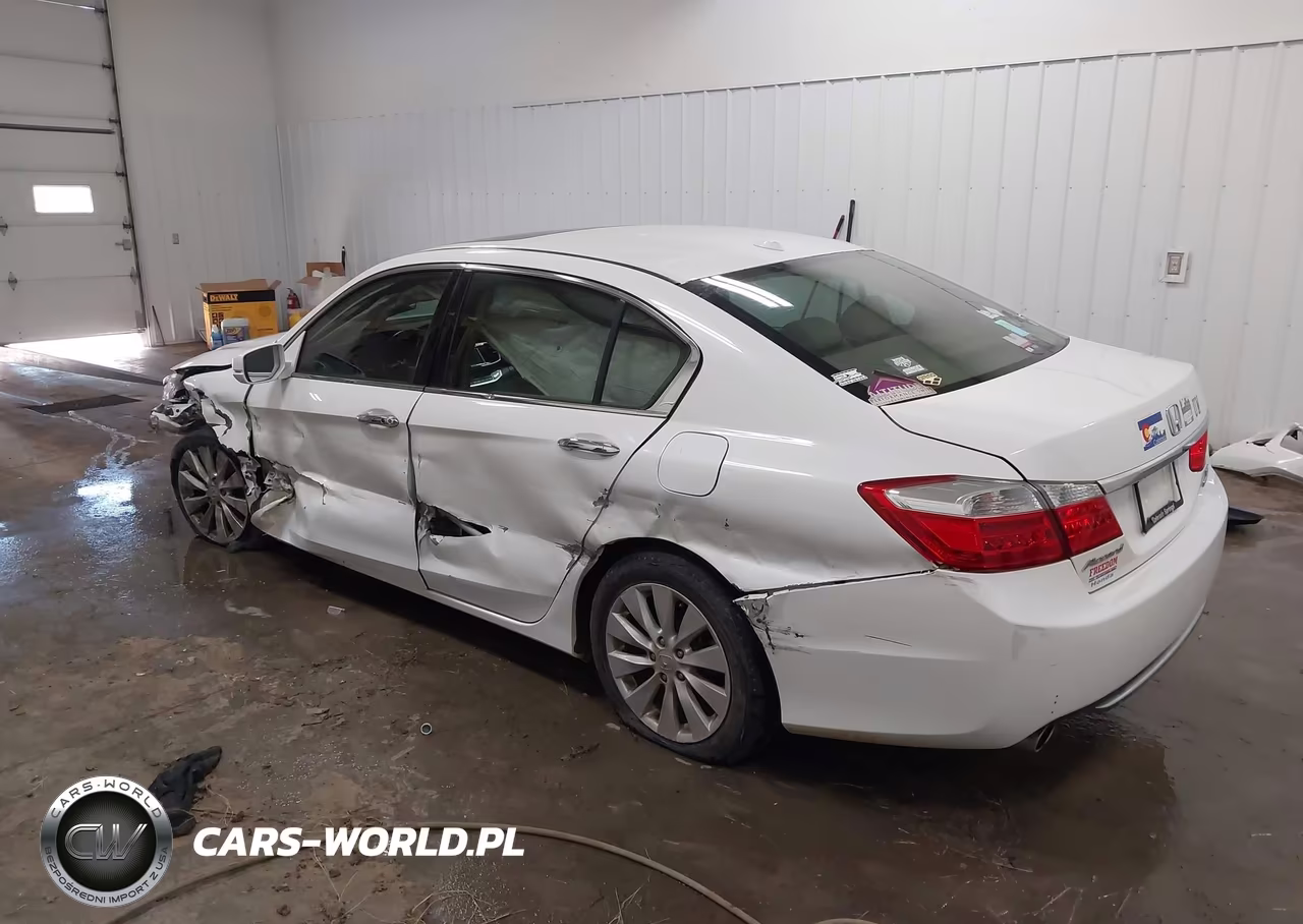 2014 Honda Accord Touring VIN:1HGCR3F97EA000770 - 3