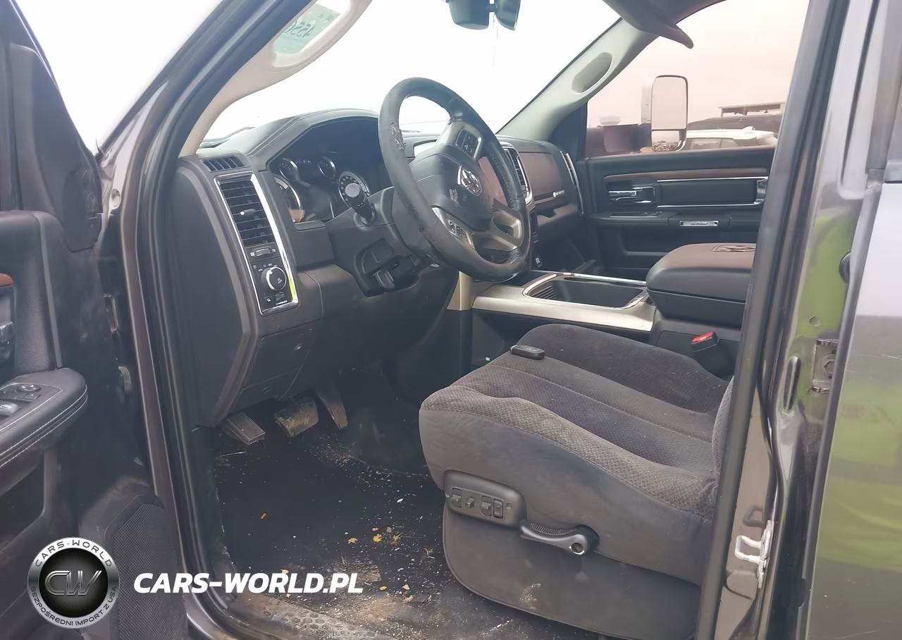 2018 Ram 3500 Laramie 4X4 8' Box VIN:3C63RRJL2JG201158 - 7