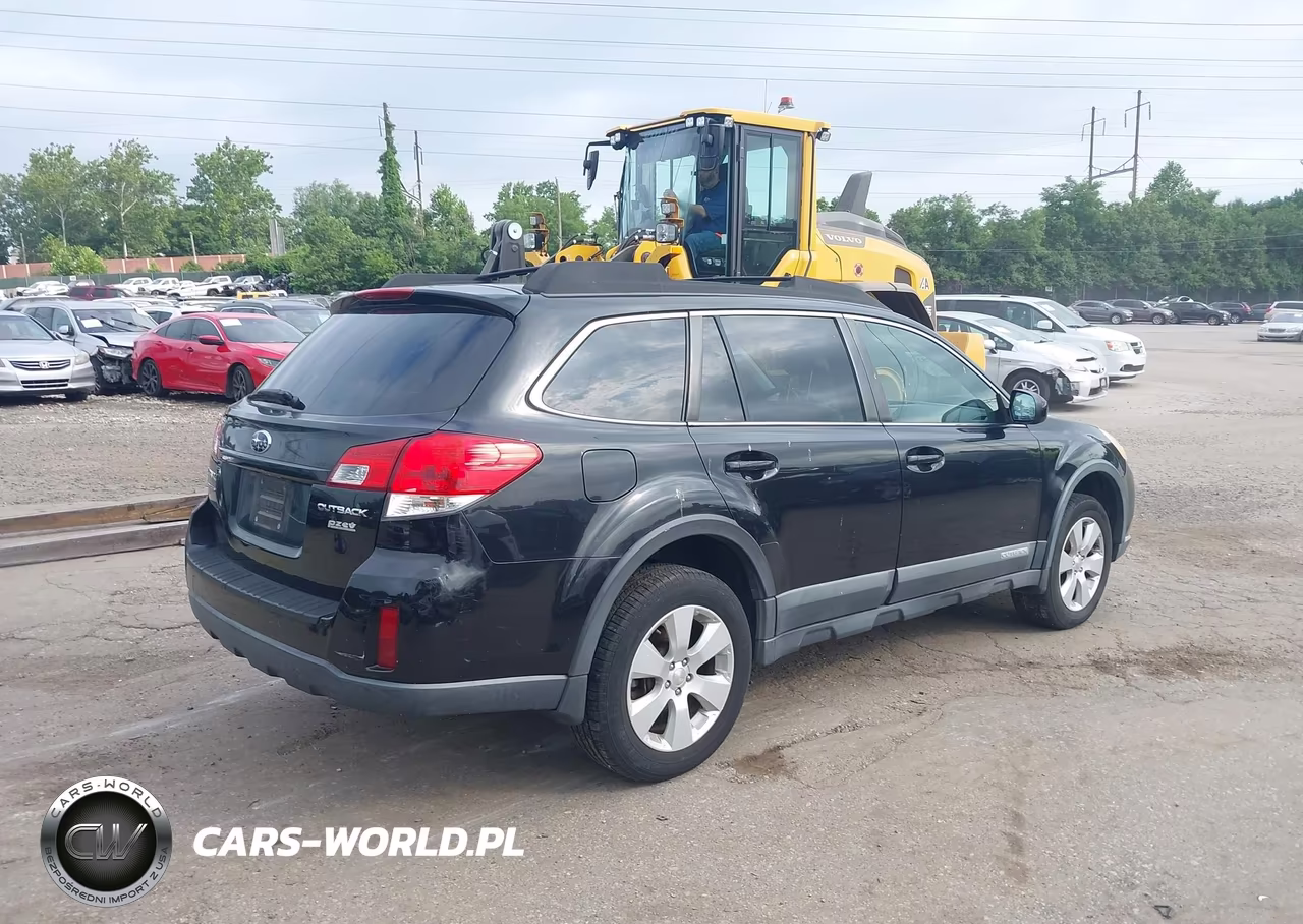 2011 Subaru Outback 2.5I Premium VIN:4S4BRBCC9B3358596 - 4