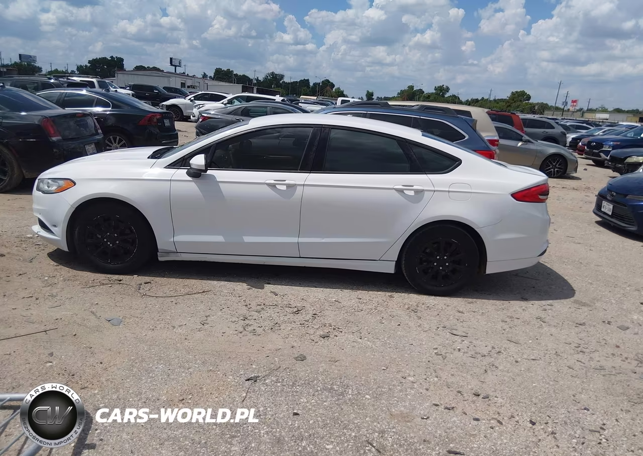 2018 Ford Fusion S VIN:3FA6P0G74JR145851 - 14