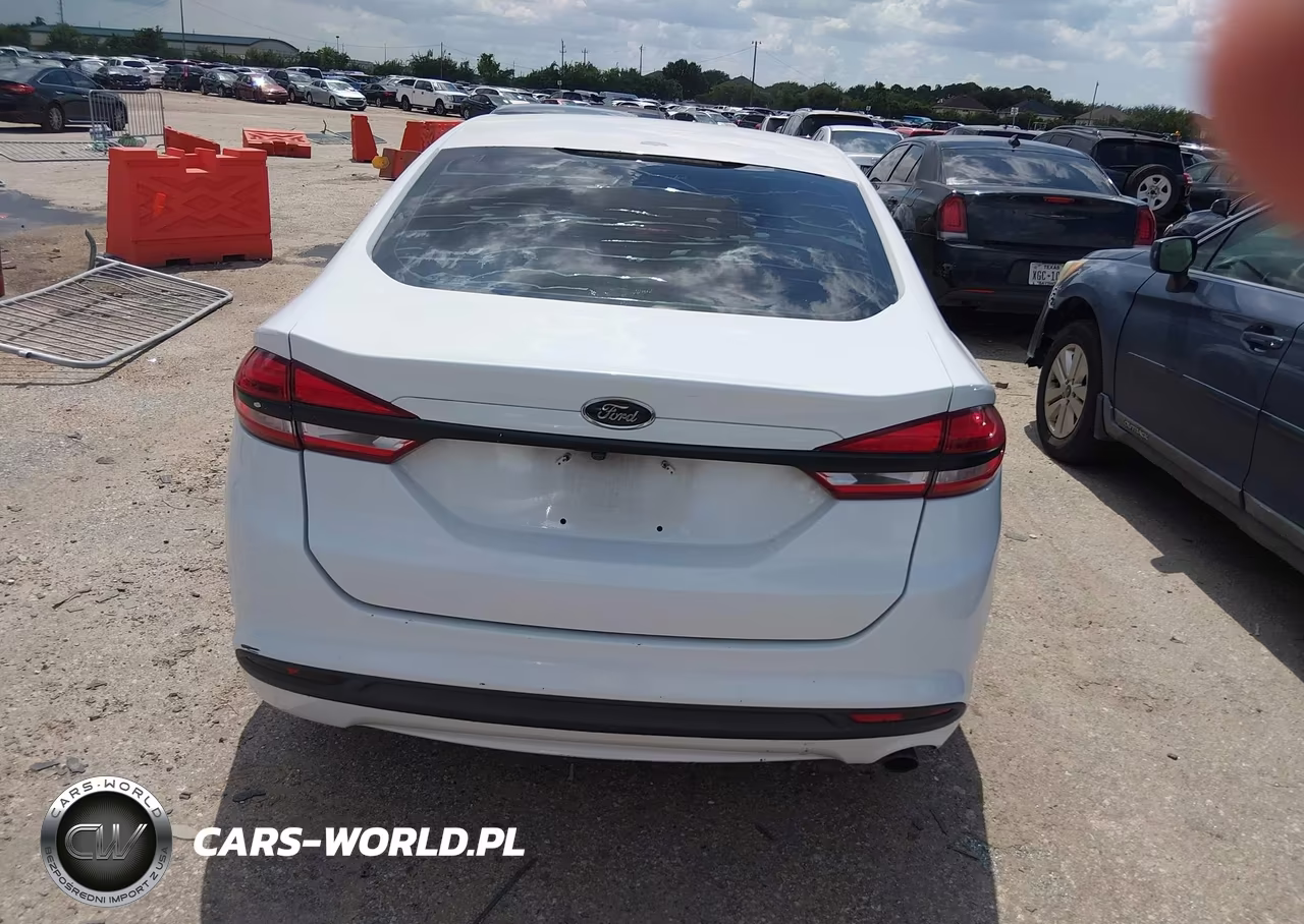 2018 Ford Fusion S VIN:3FA6P0G74JR145851 - 16
