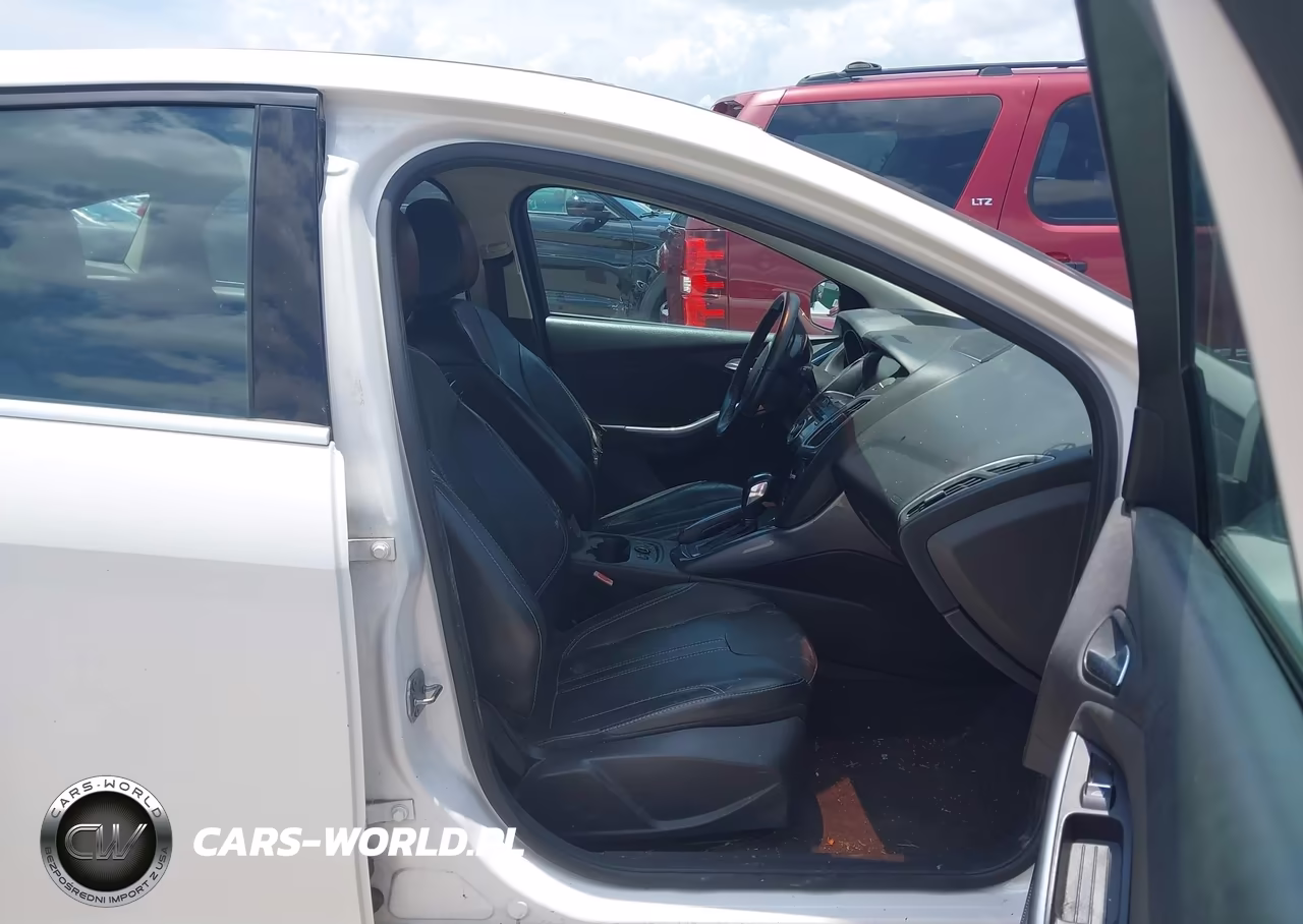 2013 Ford Focus Titanium VIN:1FADP3N21DL169625 - 5