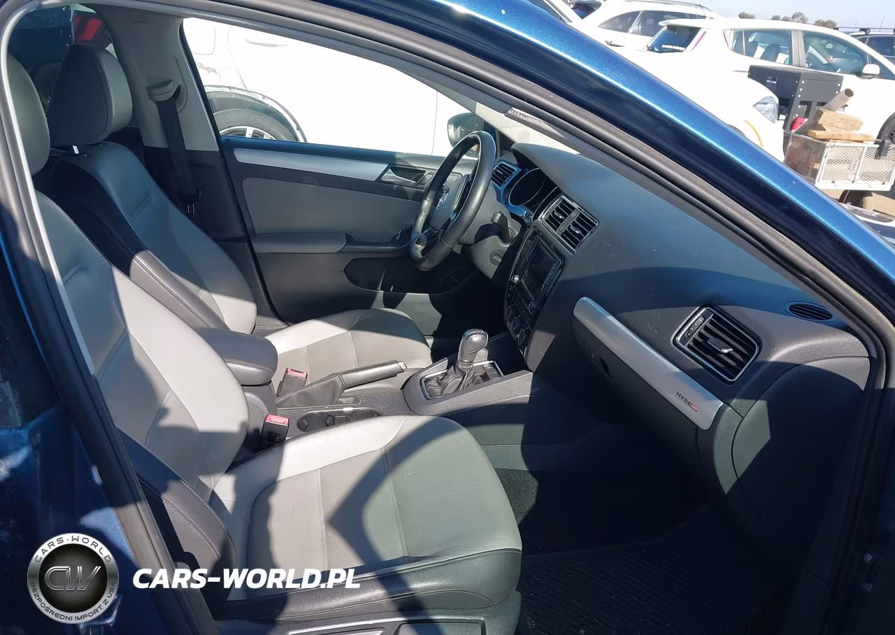2016 Volkswagen Jetta Hybrid Sel Premium VIN:3VW637AJ6GM215811 - 5
