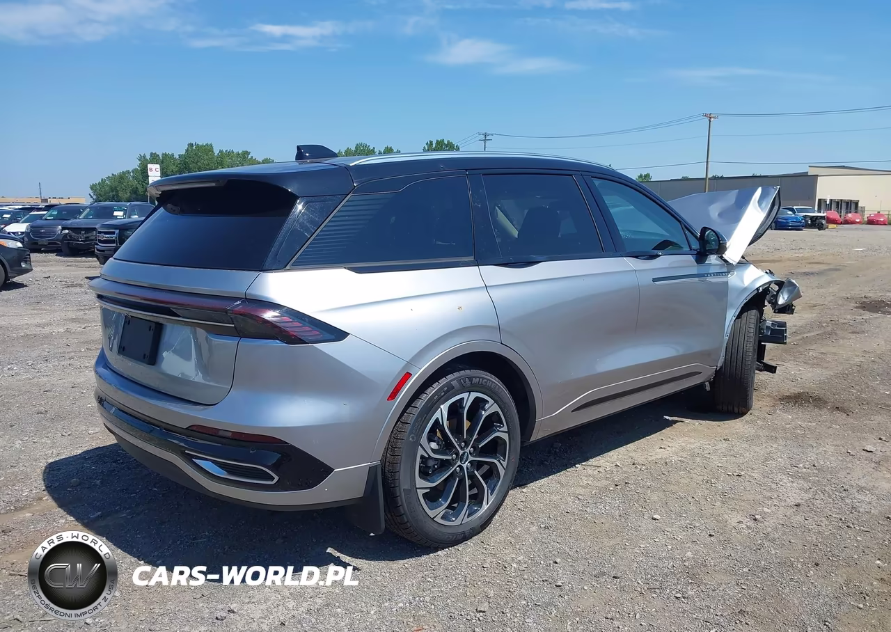 2025 Lincoln Nautilus Reserve VIN:5LMPJ8KA0SJ905148 - 4