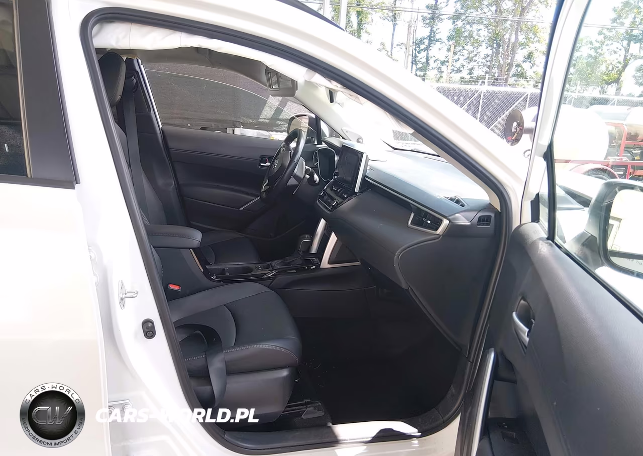 2023 Toyota Corolla Cross Xle VIN:7MUDAABG4PV049083 - 5