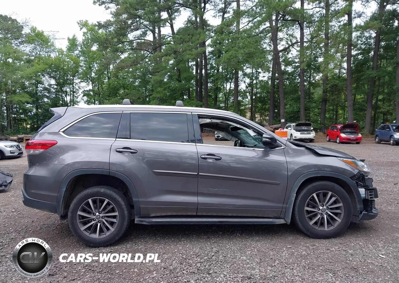 2018 Toyota Highlander Xle VIN:5TDJZRFH6JS851133 - 14