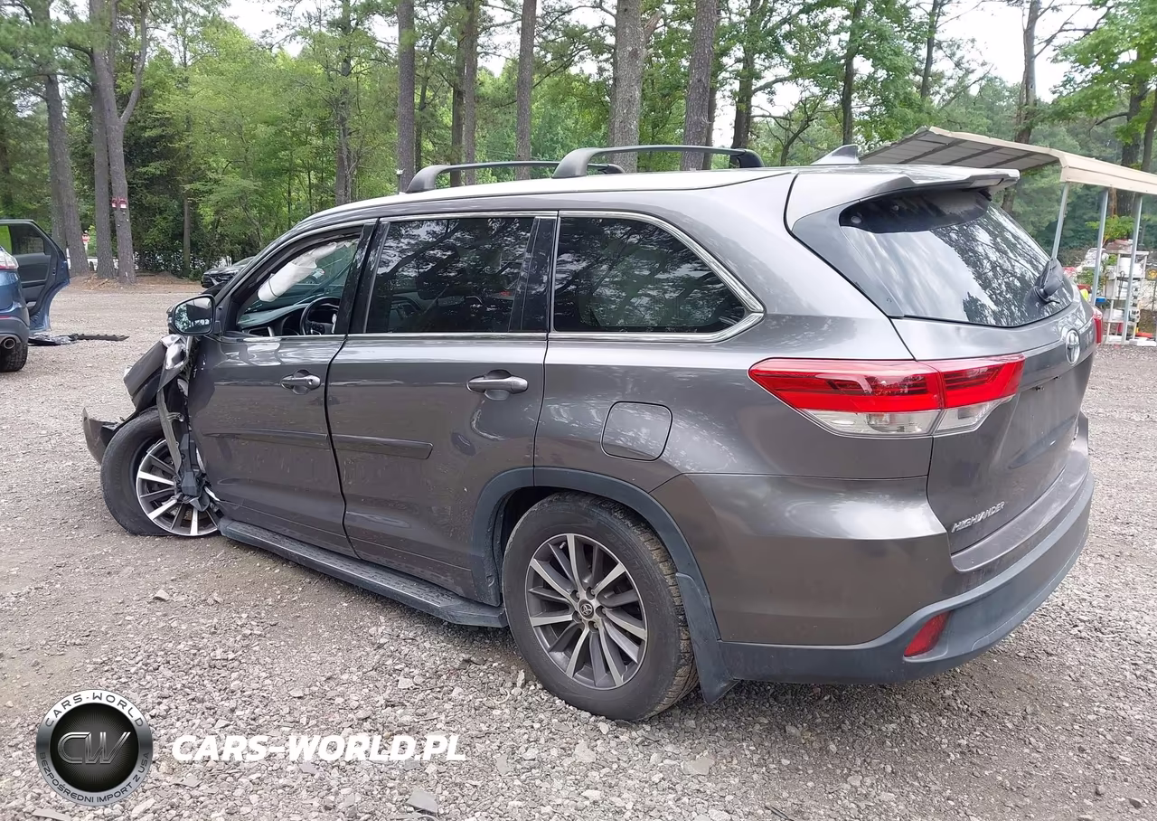 2018 Toyota Highlander Xle VIN:5TDJZRFH6JS851133 - 3