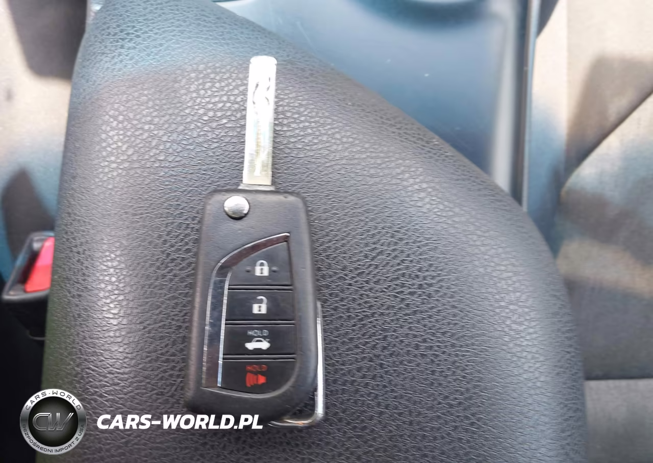 2018 Toyota Camry Le VIN:4T1B11HKXJU074372 - 11