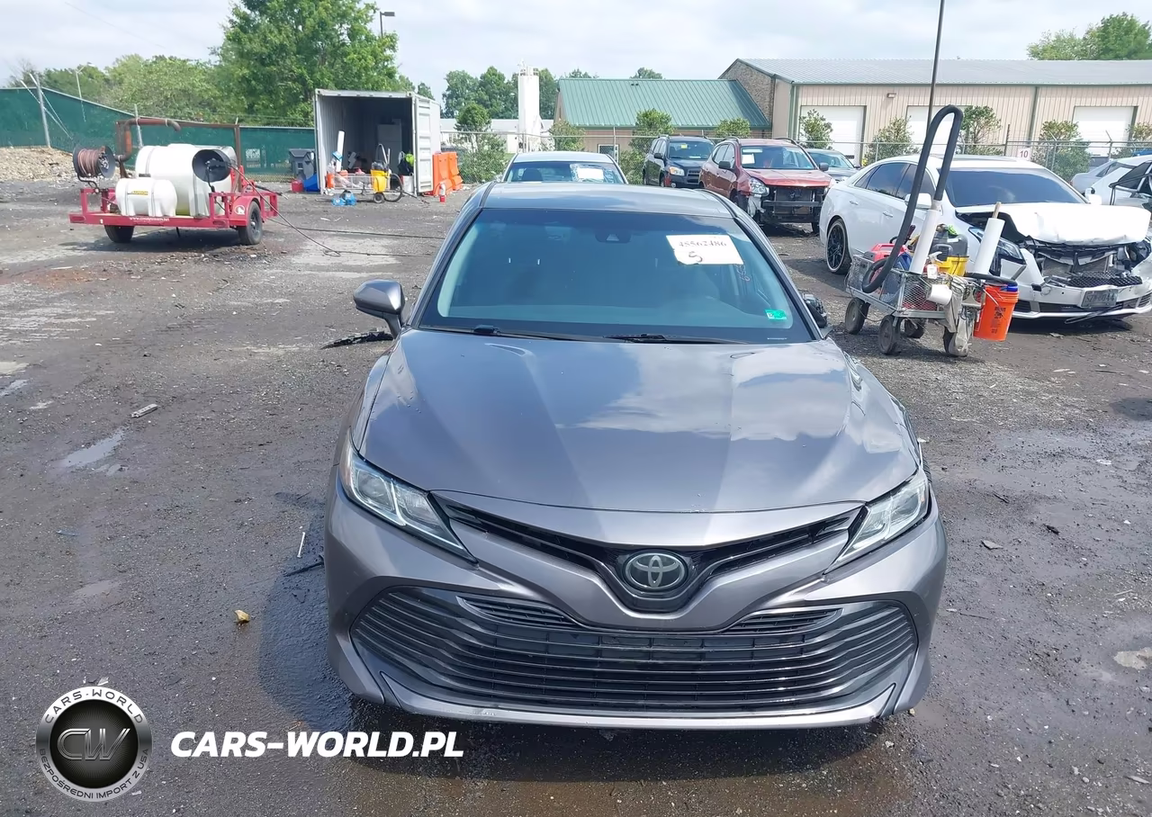 2018 Toyota Camry Le VIN:4T1B11HKXJU074372 - 12