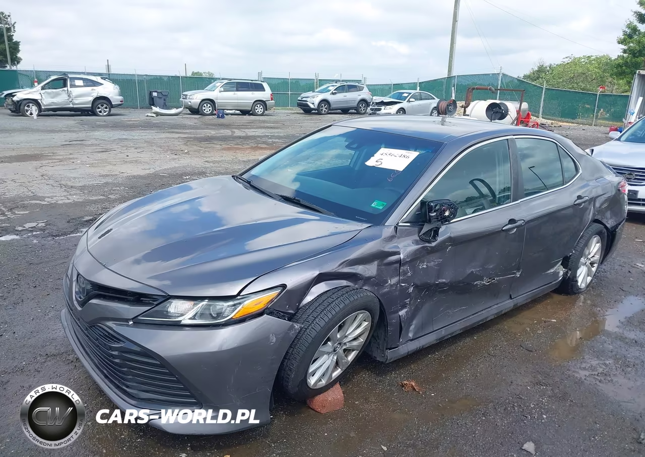2018 Toyota Camry Le VIN:4T1B11HKXJU074372 - 2