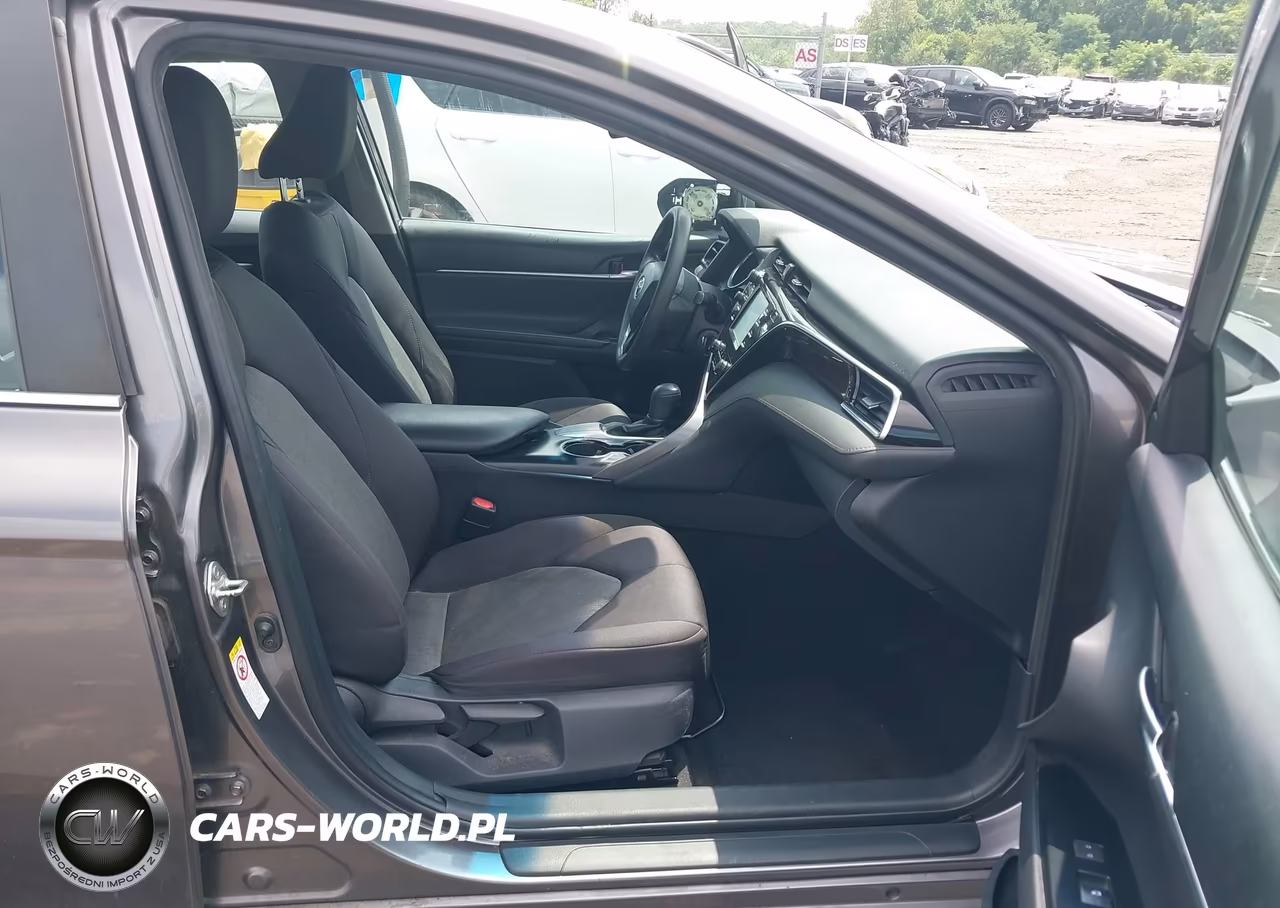 2018 Toyota Camry Le VIN:4T1B11HKXJU074372 - 5
