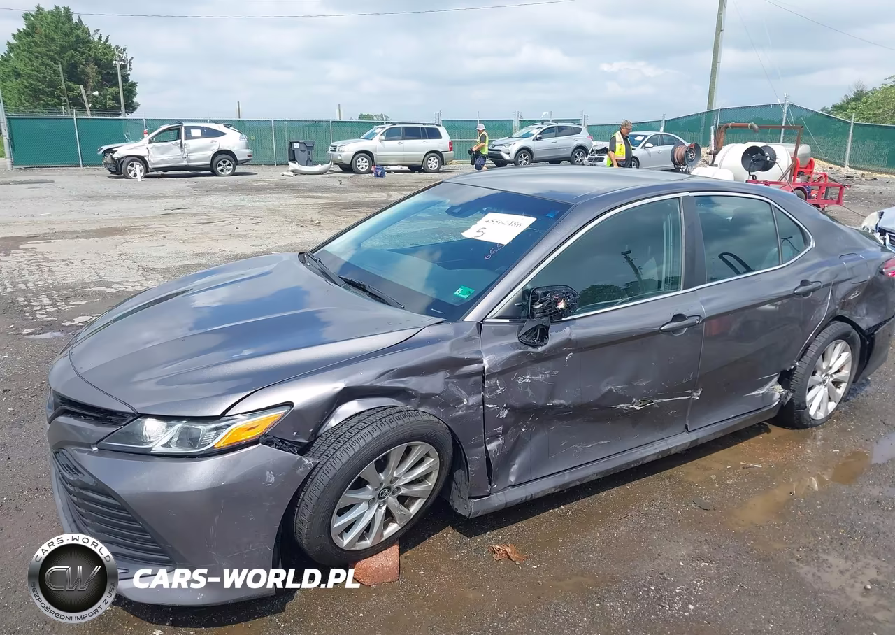 2018 Toyota Camry Le VIN:4T1B11HKXJU074372 - 6