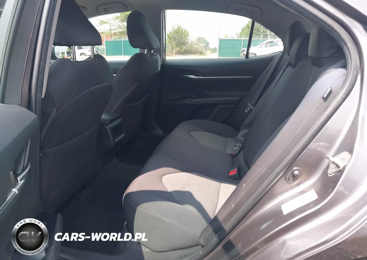 2018 Toyota Camry Le VIN:4T1B11HKXJU074372 - 8