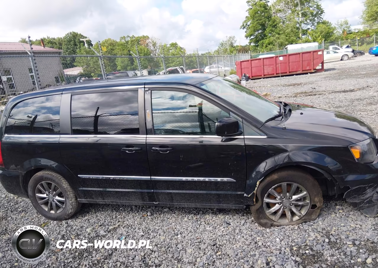 2015 Chrysler Town & Country S VIN:2C4RC1HG4FR529486 - 14