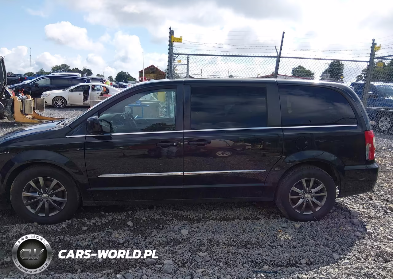 2015 Chrysler Town & Country S VIN:2C4RC1HG4FR529486 - 15