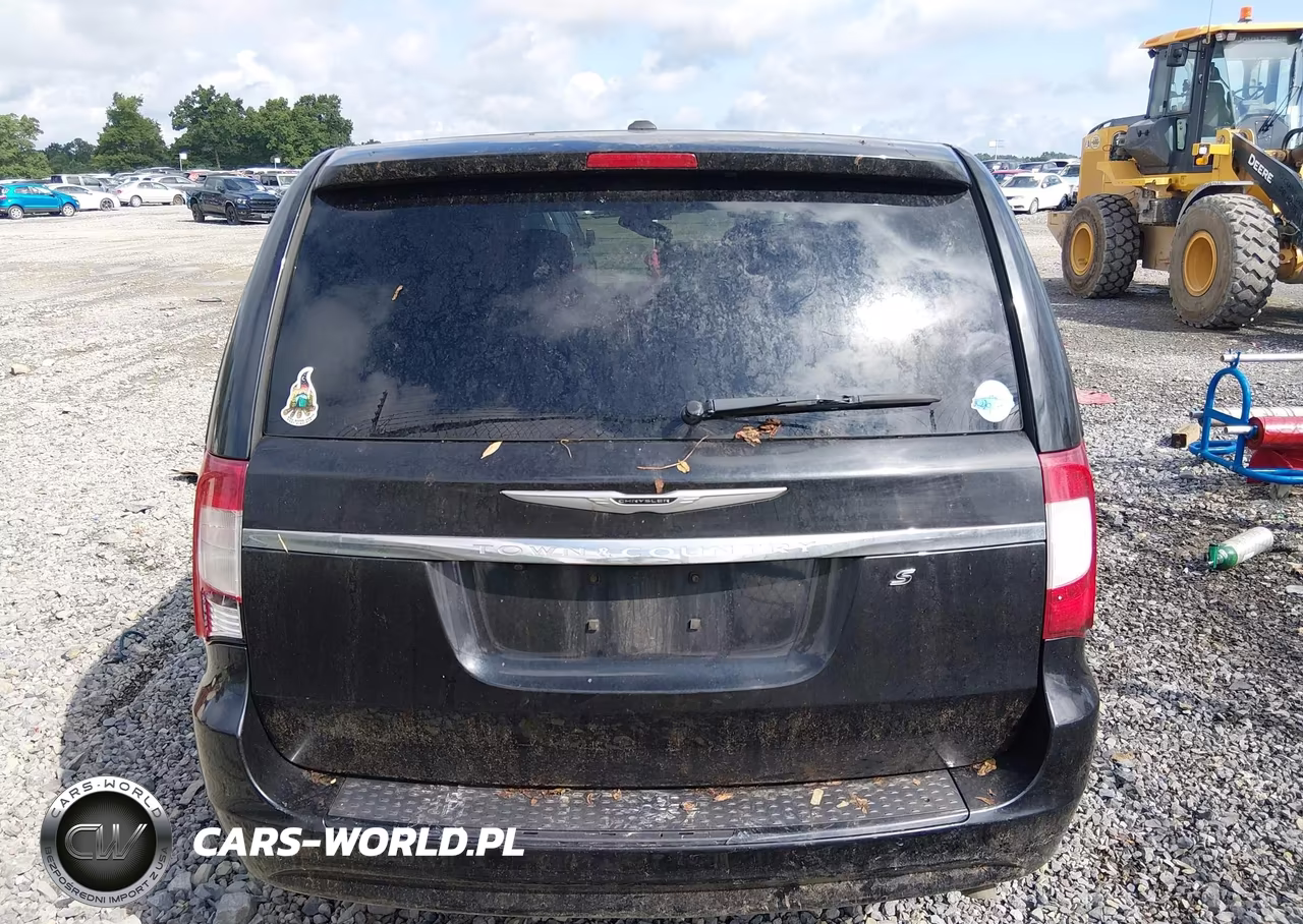 2015 Chrysler Town & Country S VIN:2C4RC1HG4FR529486 - 17