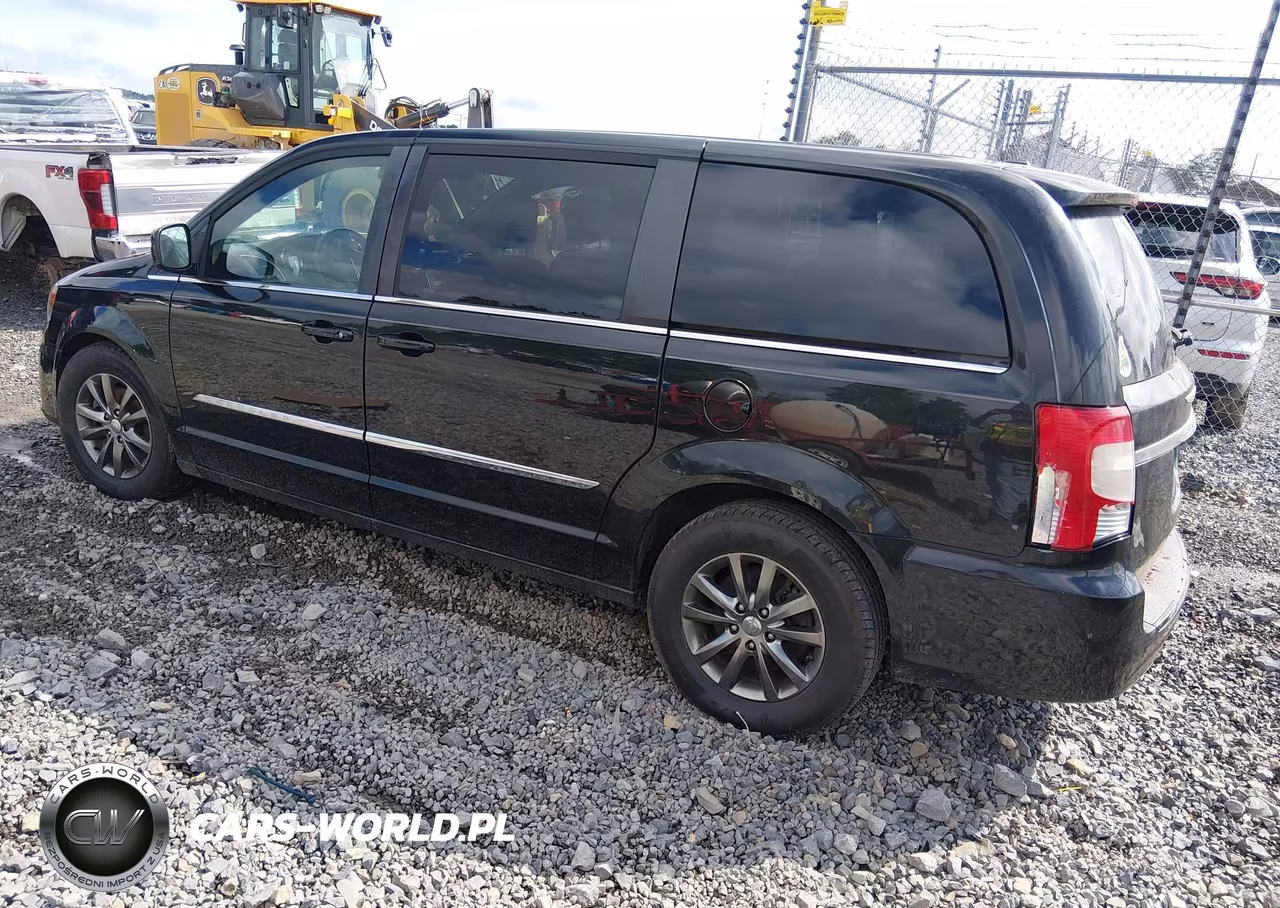 2015 Chrysler Town & Country S VIN:2C4RC1HG4FR529486 - 3