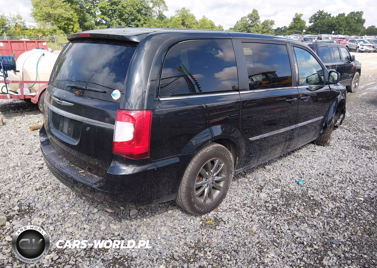 2015 Chrysler Town & Country S VIN:2C4RC1HG4FR529486 - 4