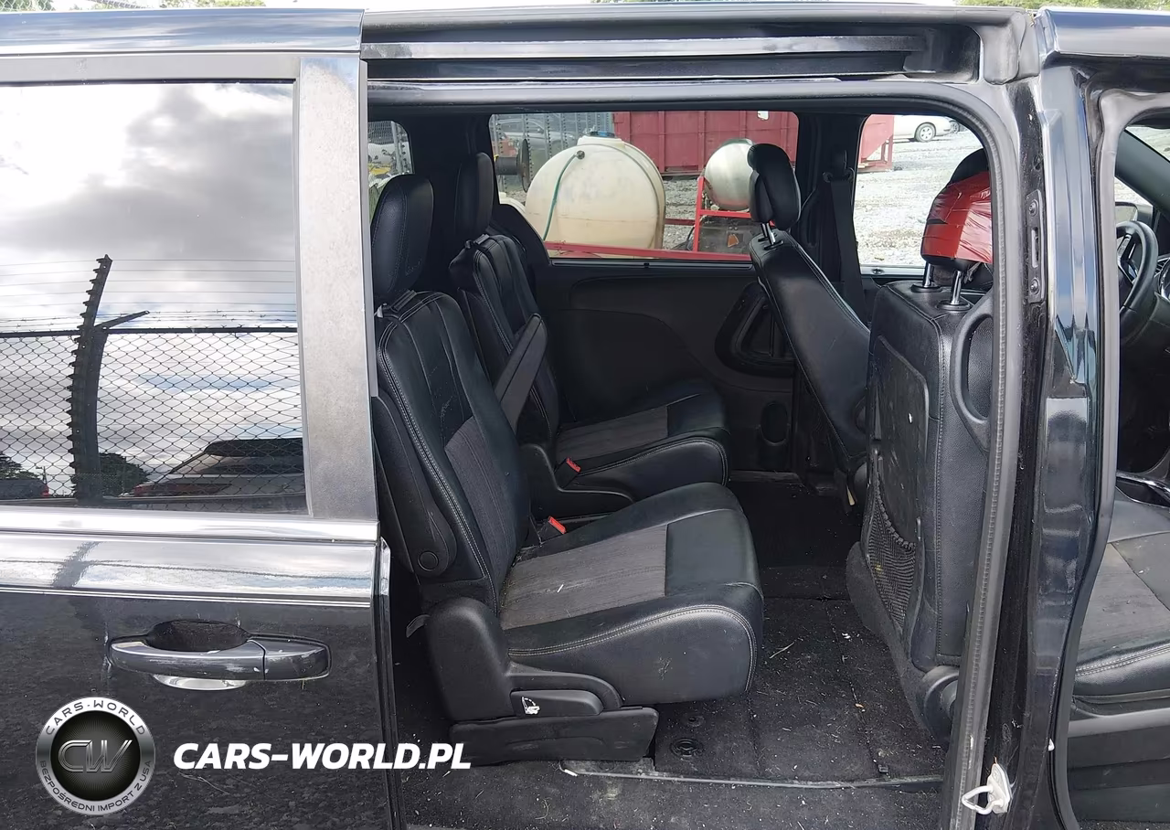 2015 Chrysler Town & Country S VIN:2C4RC1HG4FR529486 - 8