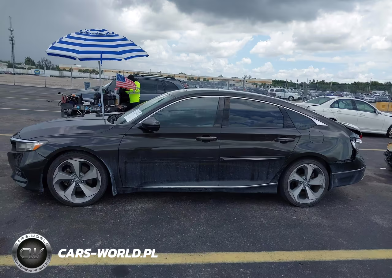 2018 Honda Accord Touring VIN:1HGCV1F9XJA030484 - 14