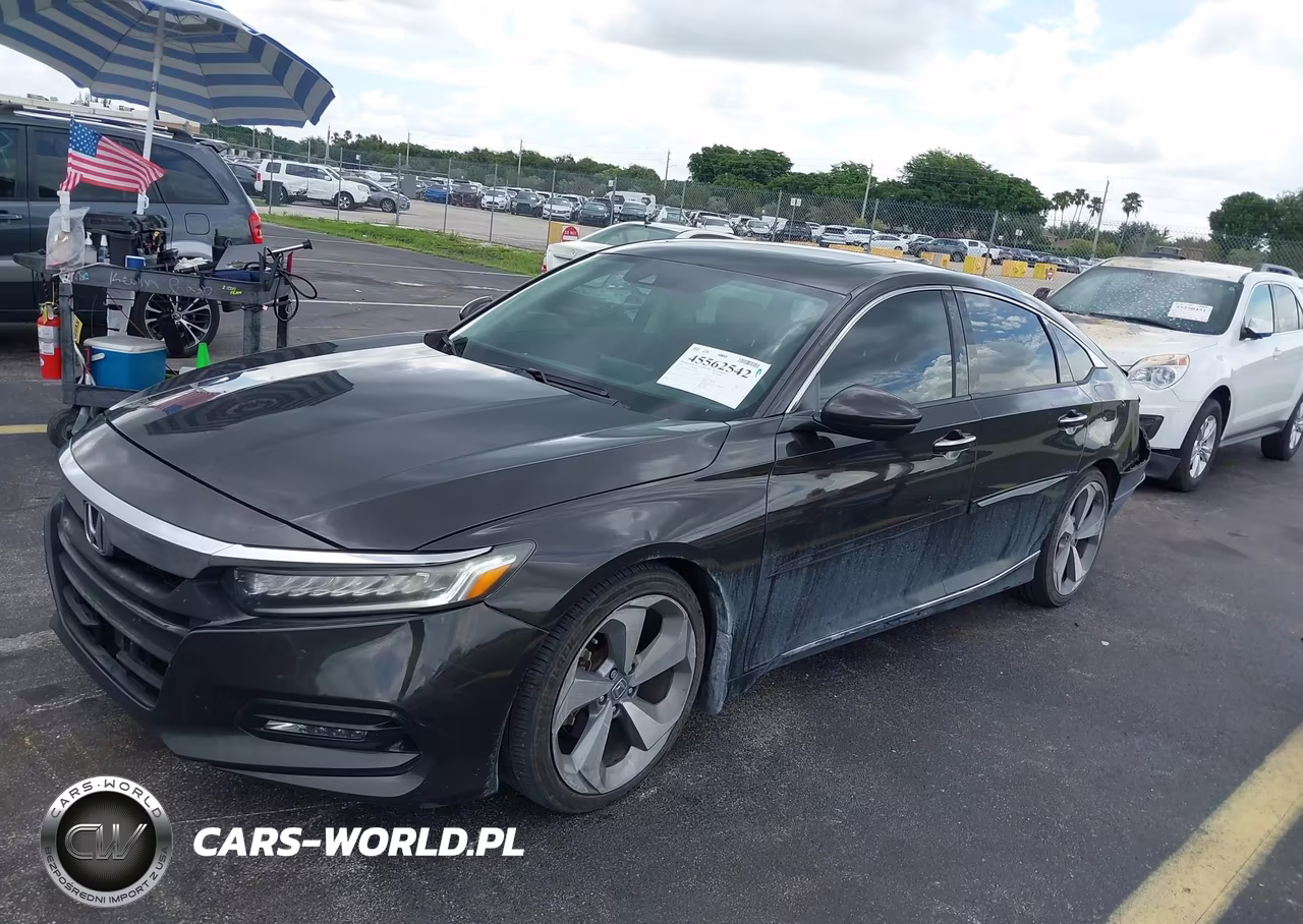 2018 Honda Accord Touring VIN:1HGCV1F9XJA030484 - 2