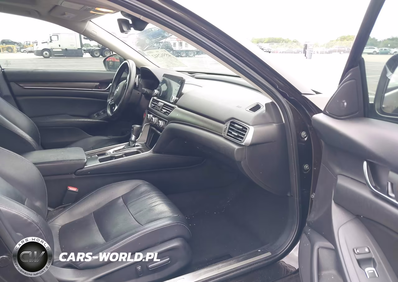 2018 Honda Accord Touring VIN:1HGCV1F9XJA030484 - 5