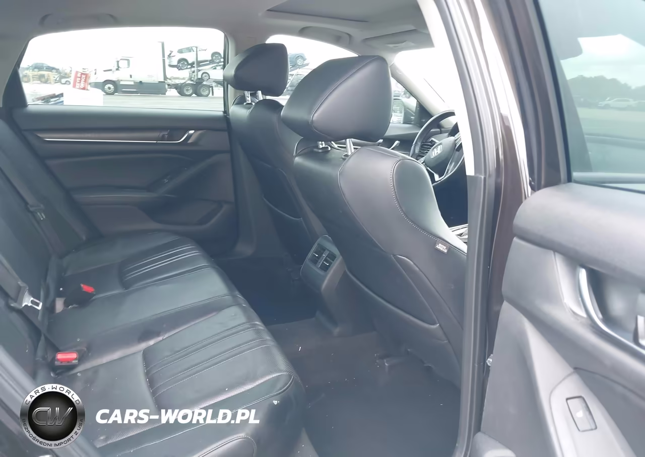 2018 Honda Accord Touring VIN:1HGCV1F9XJA030484 - 8