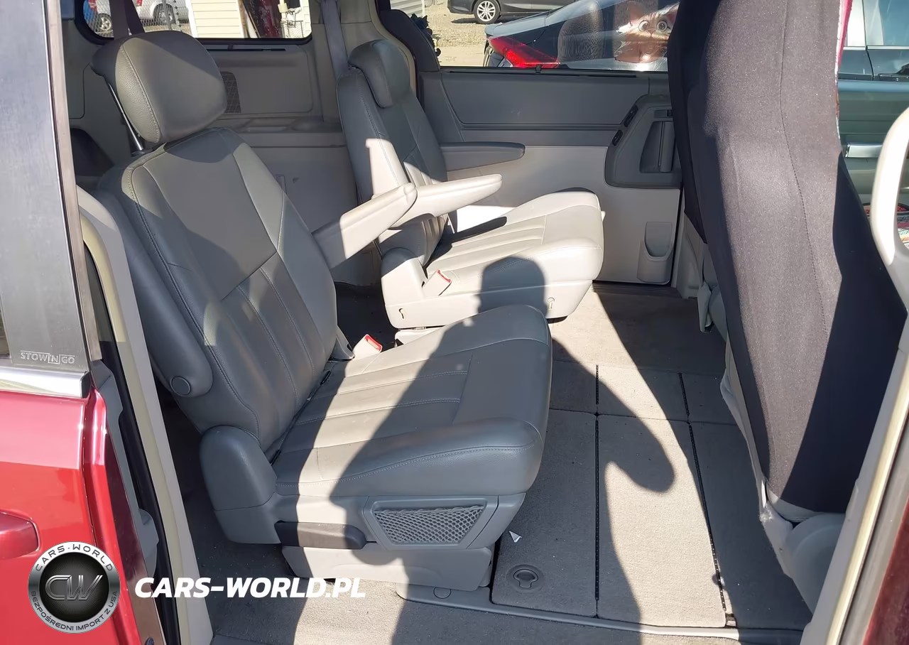 2008 Chrysler Town & Country Touring VIN:2A8HR54P68R730406 - 8