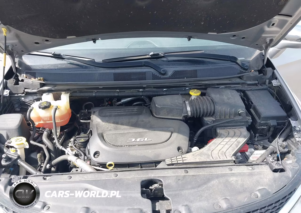2018 Chrysler Pacifica Limited VIN:2C4RC1GGXJR226352 - 10