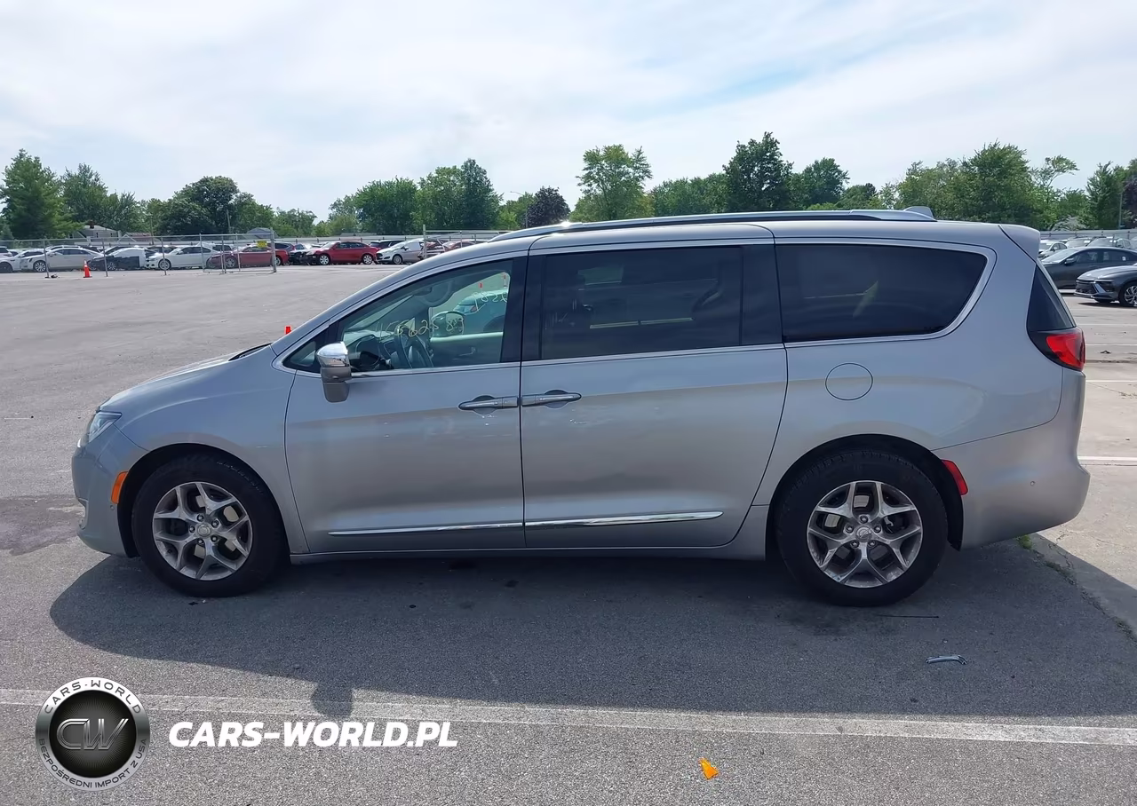 2018 Chrysler Pacifica Limited VIN:2C4RC1GGXJR226352 - 14