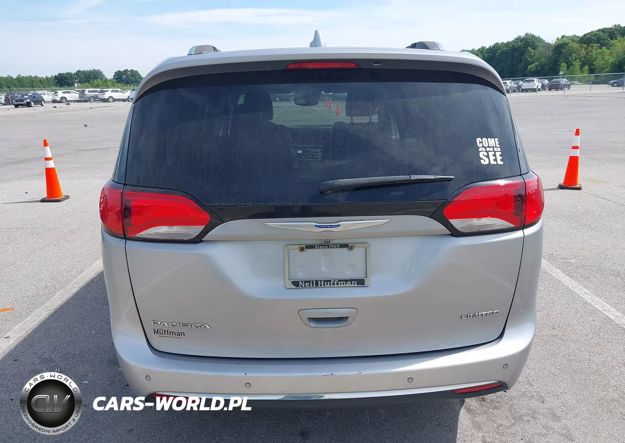 2018 Chrysler Pacifica Limited VIN:2C4RC1GGXJR226352 - 16