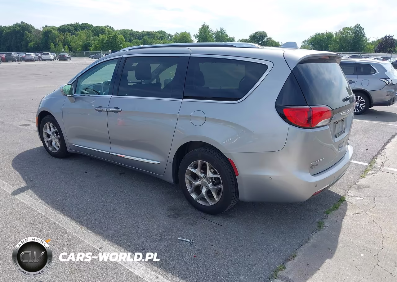 2018 Chrysler Pacifica Limited VIN:2C4RC1GGXJR226352 - 3