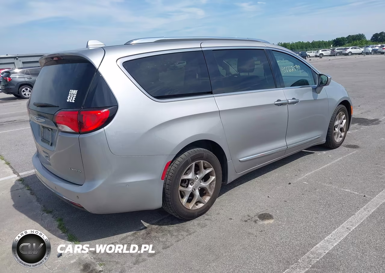 2018 Chrysler Pacifica Limited VIN:2C4RC1GGXJR226352 - 4