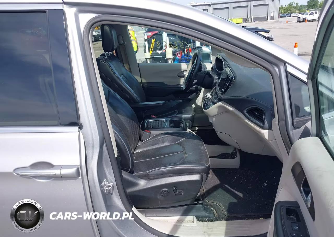 2018 Chrysler Pacifica Limited VIN:2C4RC1GGXJR226352 - 5