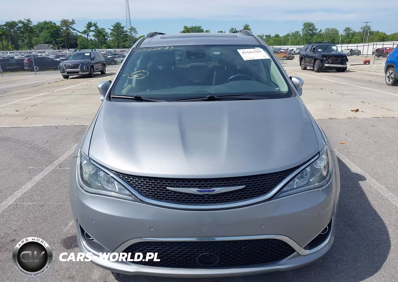 2018 Chrysler Pacifica Limited VIN:2C4RC1GGXJR226352 - 6