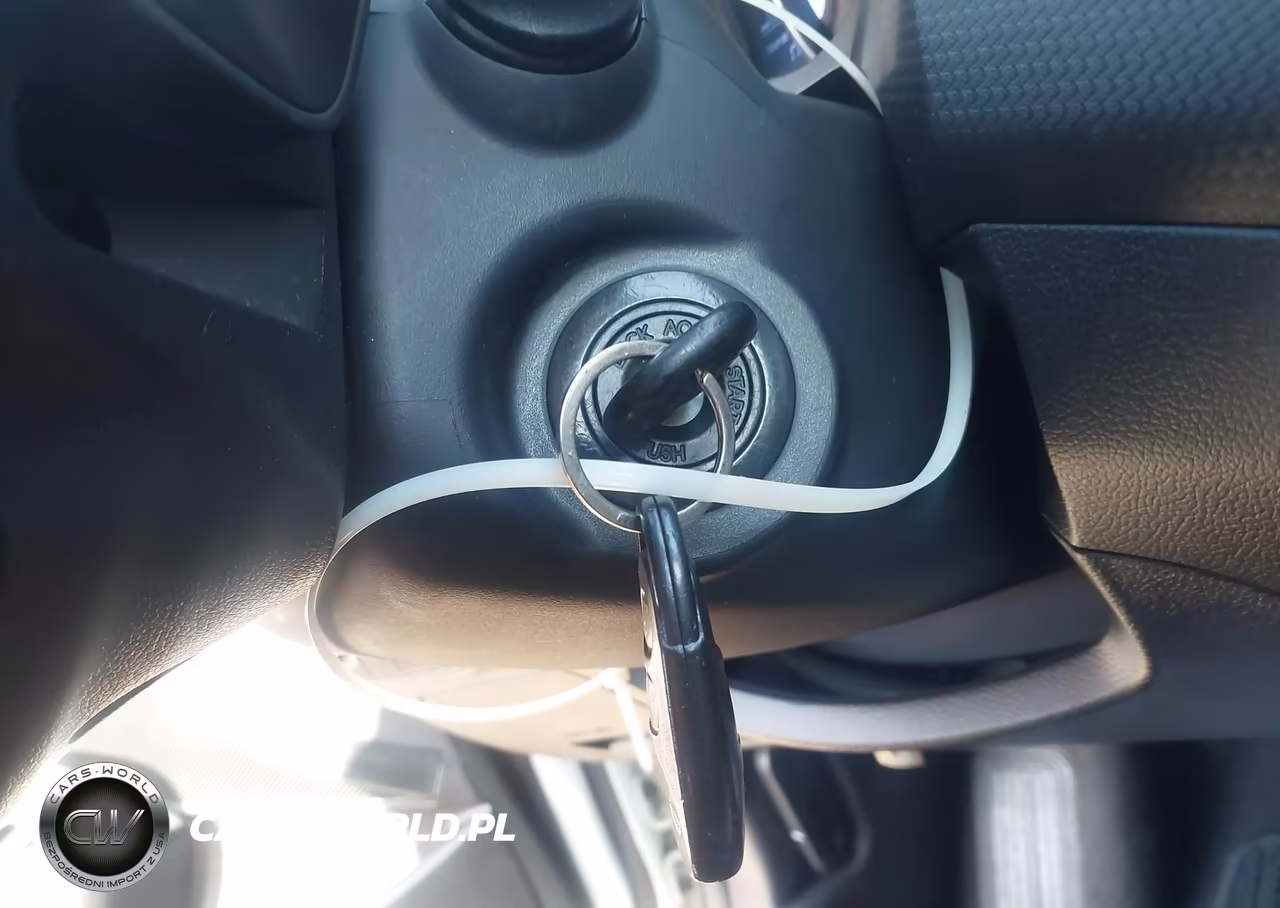 2013 Hyundai Veloster Base W-Black VIN:KMHTC6ADXDU118348 - 11