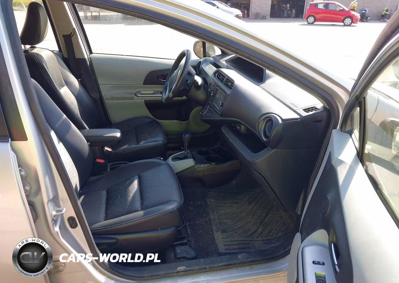 2012 Toyota Prius C Four VIN:JTDKDTB33C1014463 - 5