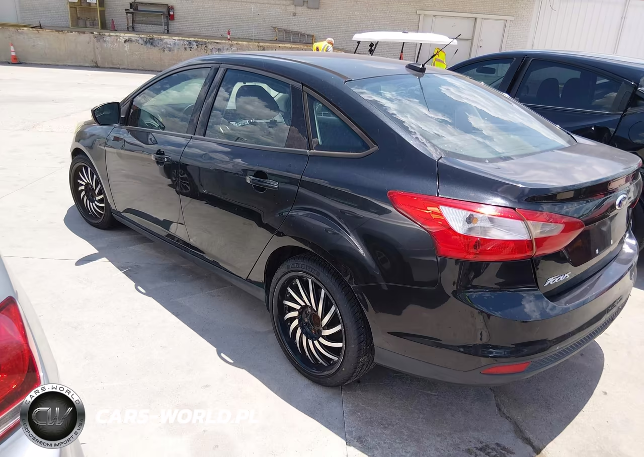 2014 Ford Focus Se VIN:1FADP3F28EL186695 - 3