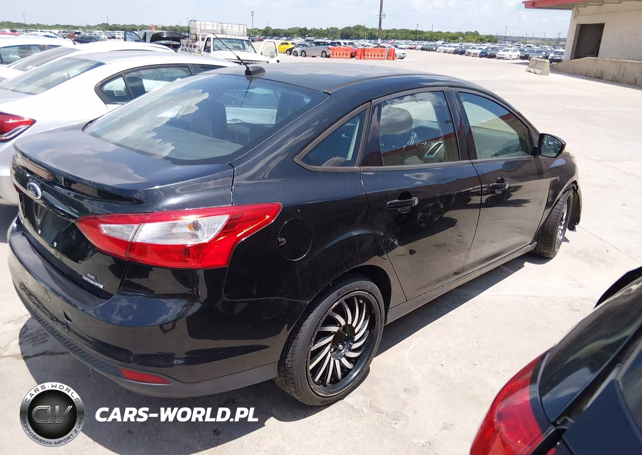 2014 Ford Focus Se VIN:1FADP3F28EL186695 - 4