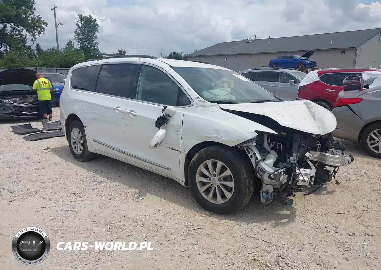 2017 Chrysler Pacifica Touring-L – zdjęcie 1 z 15