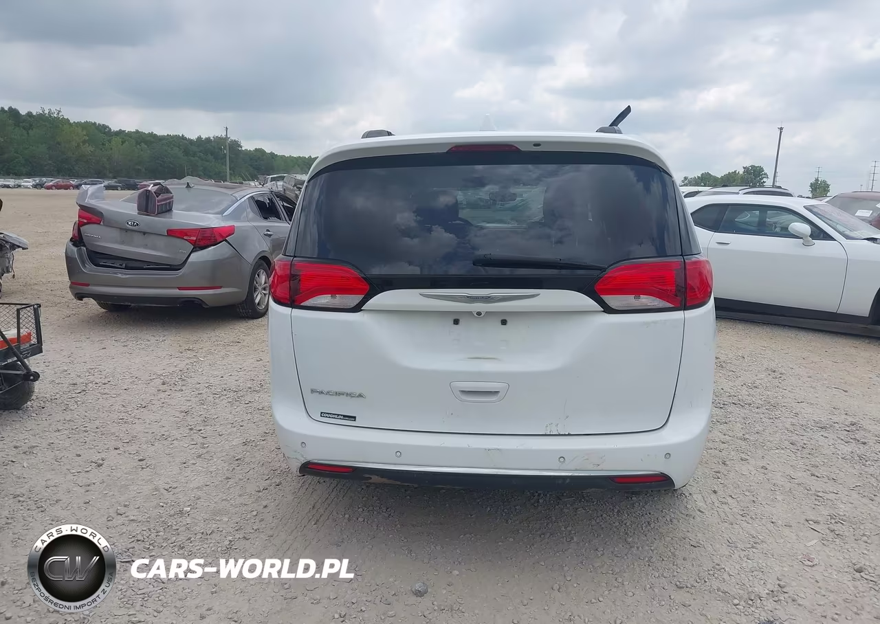 2017 Chrysler Pacifica Touring-L VIN:2C4RC1BG5HR656565 - 15