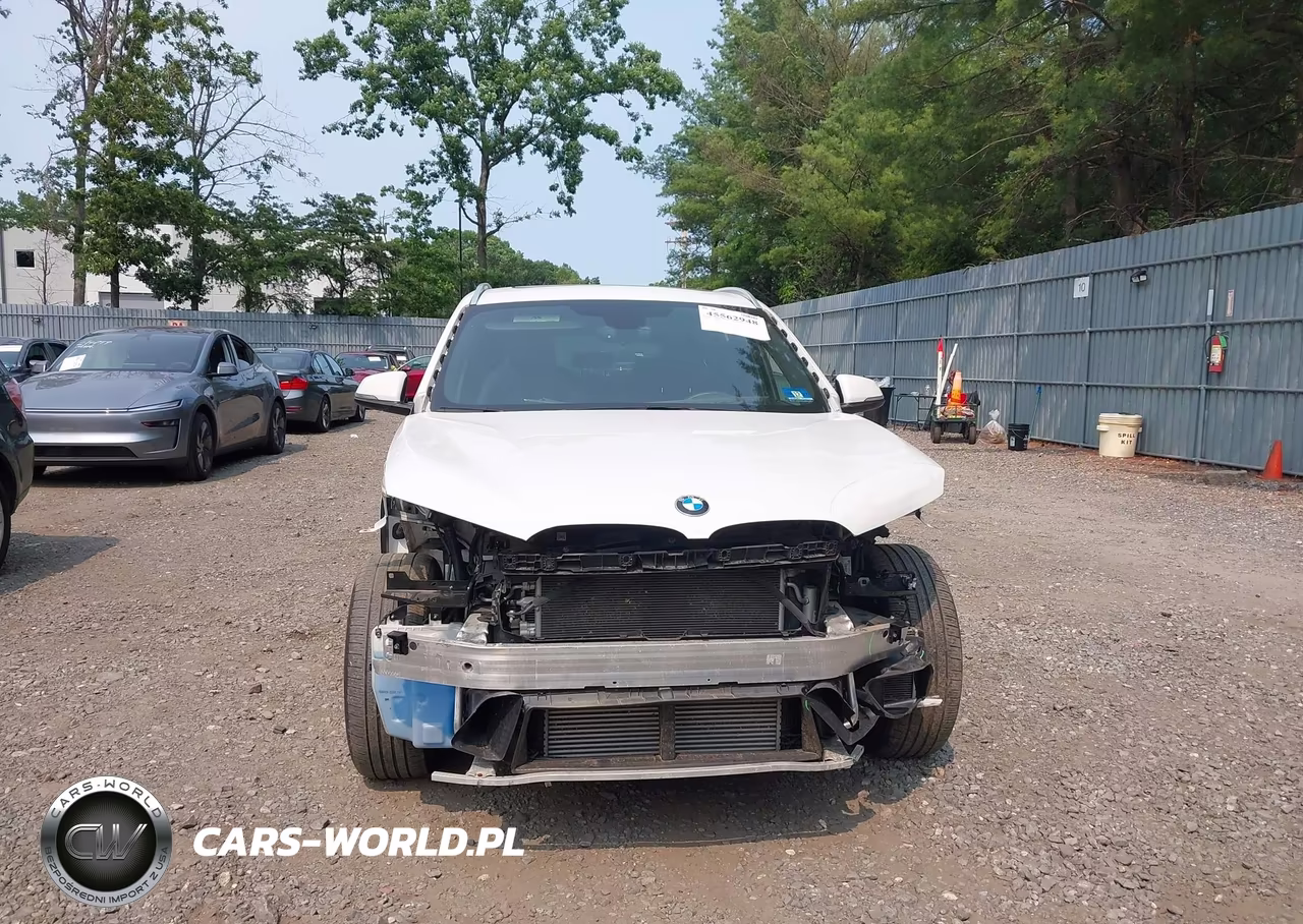 2018 BMW X1 xDrive28I VIN:WBXHT3C31J5L34241 - 12