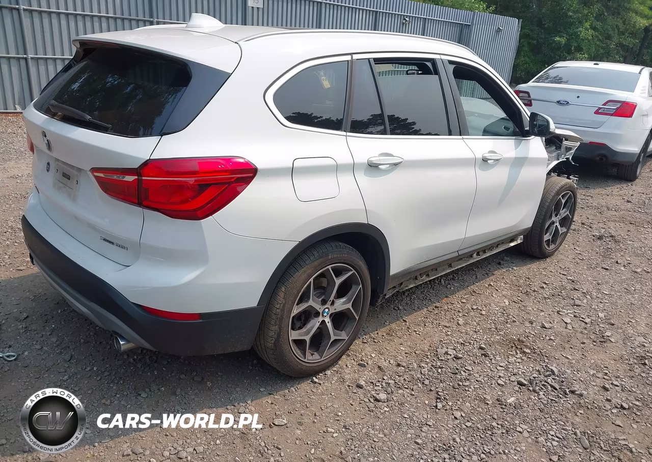 2018 BMW X1 xDrive28I VIN:WBXHT3C31J5L34241 - 4