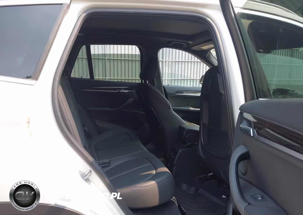 2018 BMW X1 xDrive28I VIN:WBXHT3C31J5L34241 - 8