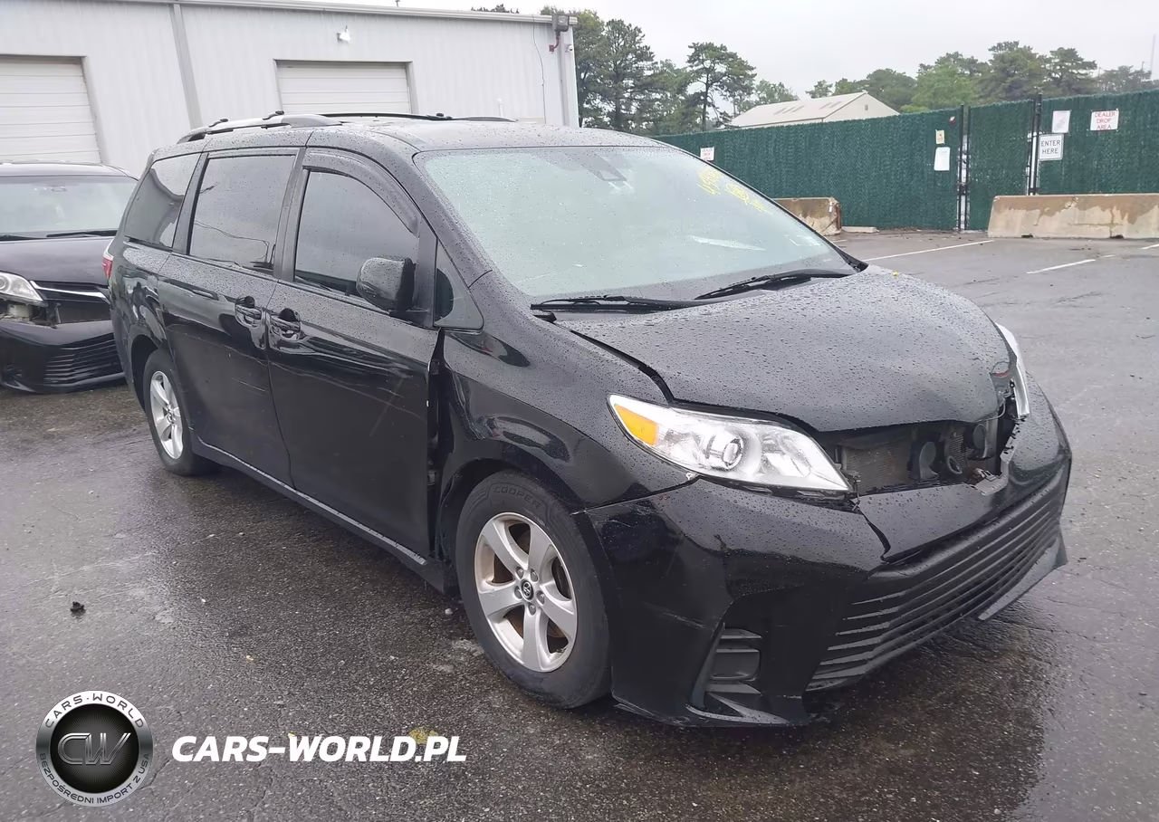 2018 Toyota Sienna Le 8 Passenger