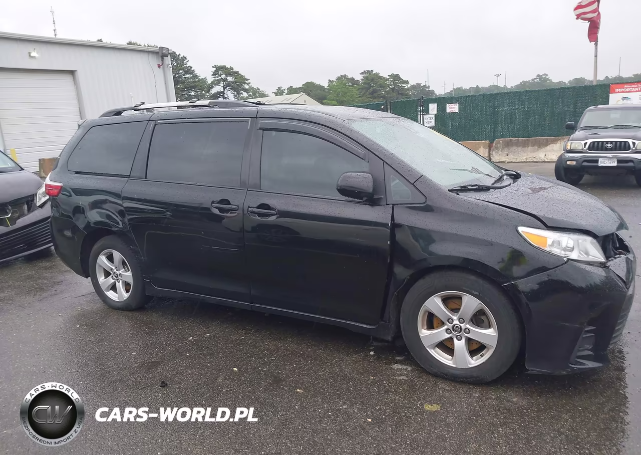 2018 Toyota Sienna Le 8 Passenger VIN:5TDKZ3DC5JS946369 - 13