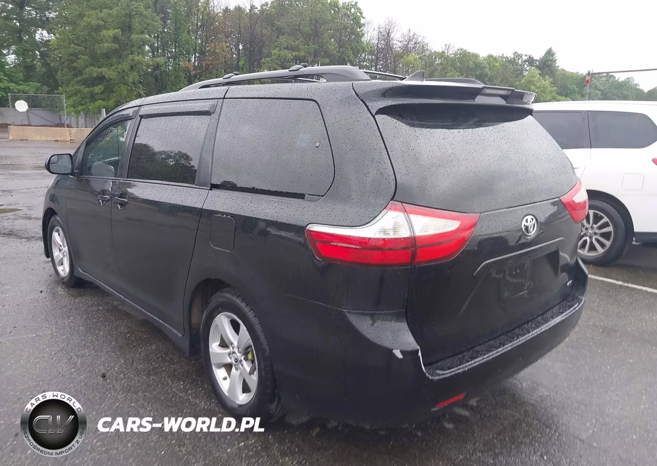 2018 Toyota Sienna Le 8 Passenger VIN:5TDKZ3DC5JS946369 - 3