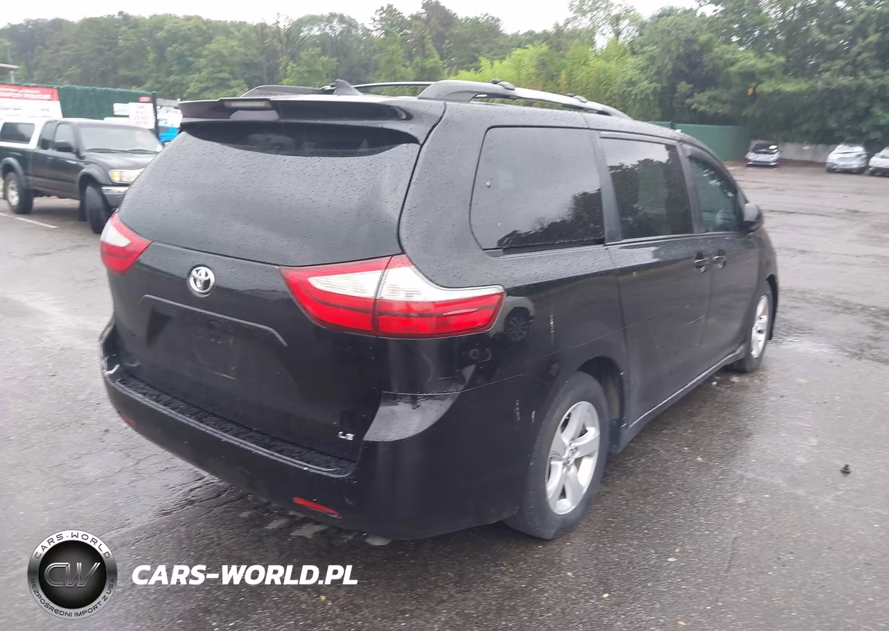 2018 Toyota Sienna Le 8 Passenger VIN:5TDKZ3DC5JS946369 - 4